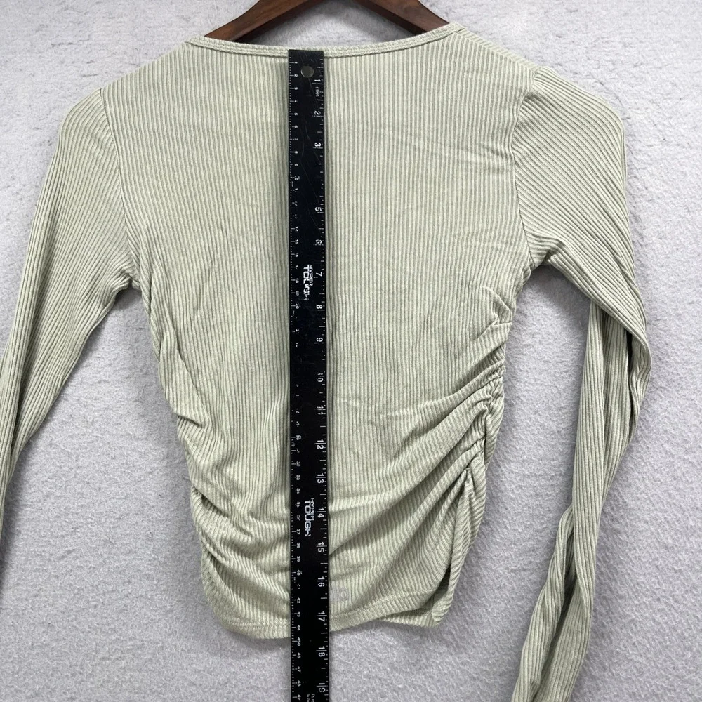 Alo Yoga Crop Top Womens 17.5x12.5 Sage Green Ribbed Athleisure Long Sleeve